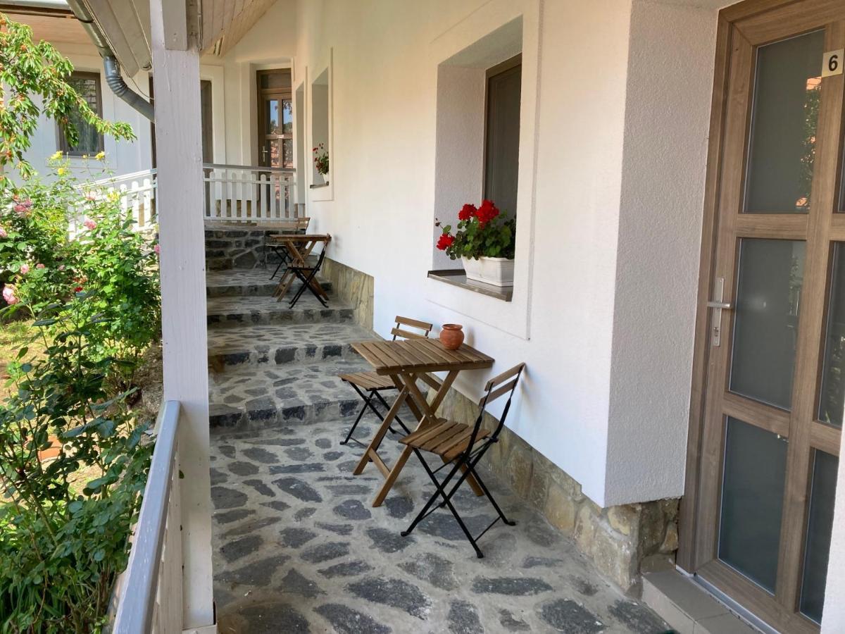 Fogado A Ket Toelgyfahoz Bed & Breakfast