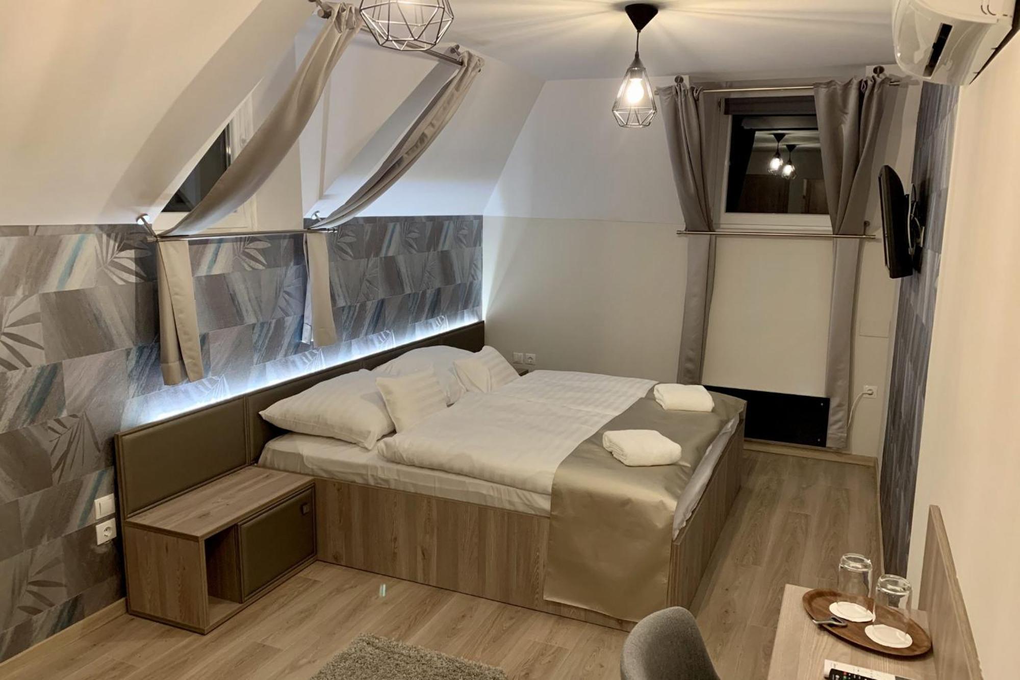 Bed & Breakfast Fogado A Ket Toelgyfahoz Sumeg
